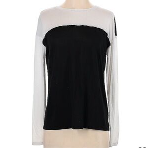 Vince Scoop Neck Top
Black and White 
Long Sleeve Blouse size small